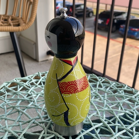 Geisha Salt or Pepper Grinder - Picture 2 of 15